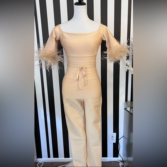 Cream 3/4 Sleeve with Ostrich Feather Trim Bandage Jumpsuit - NWT - Picture 1 of 4